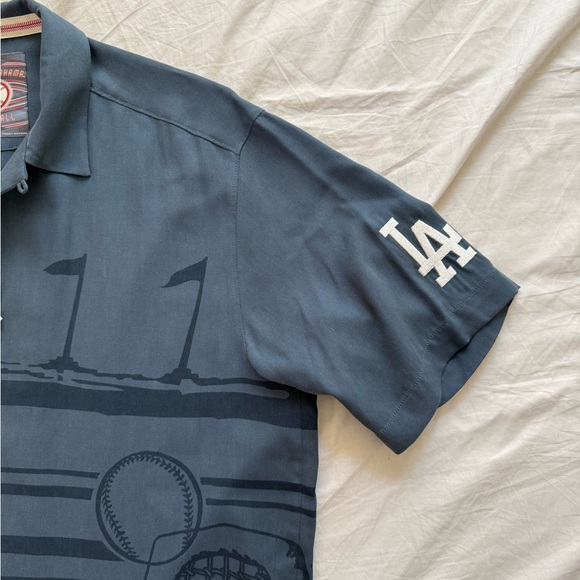 Tommy Bahama 100% Silk LA Dodgers short sleeve button up shirt Men’s S - Picture 3 of 8